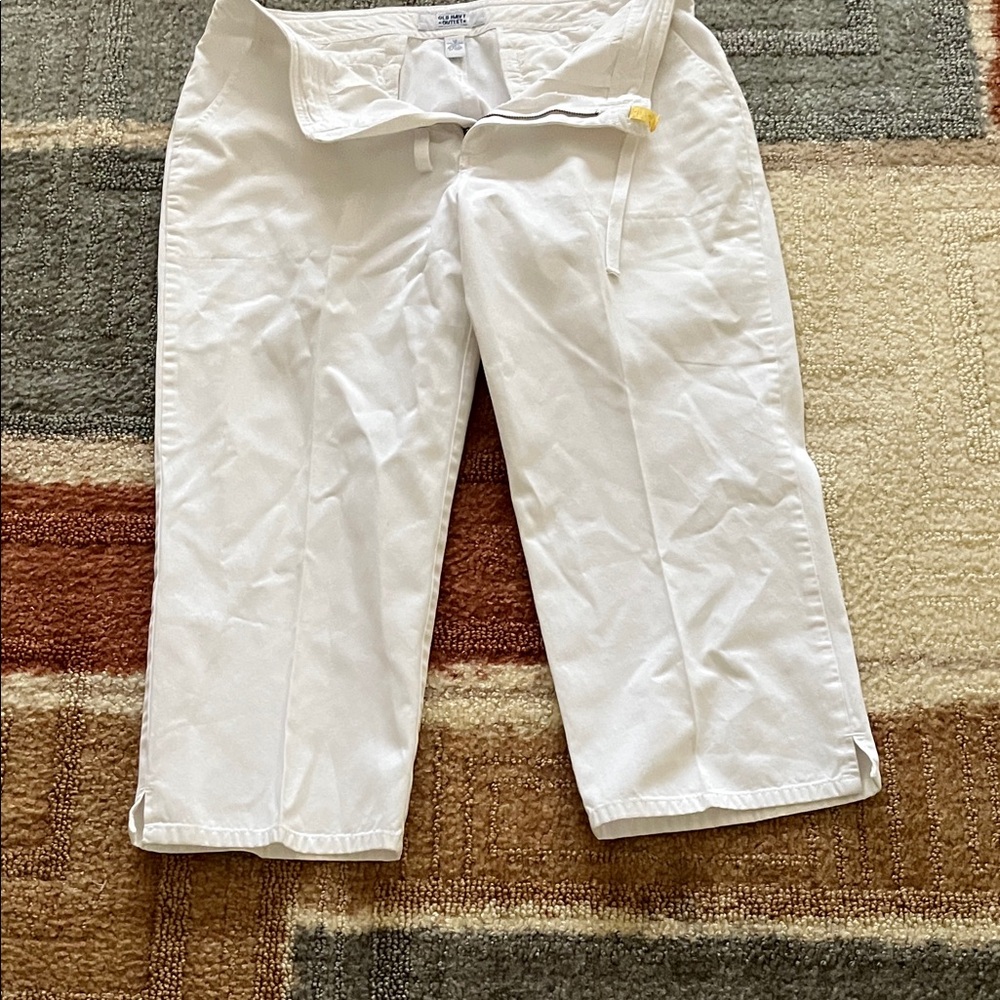 Old Navy White Cropped Pants